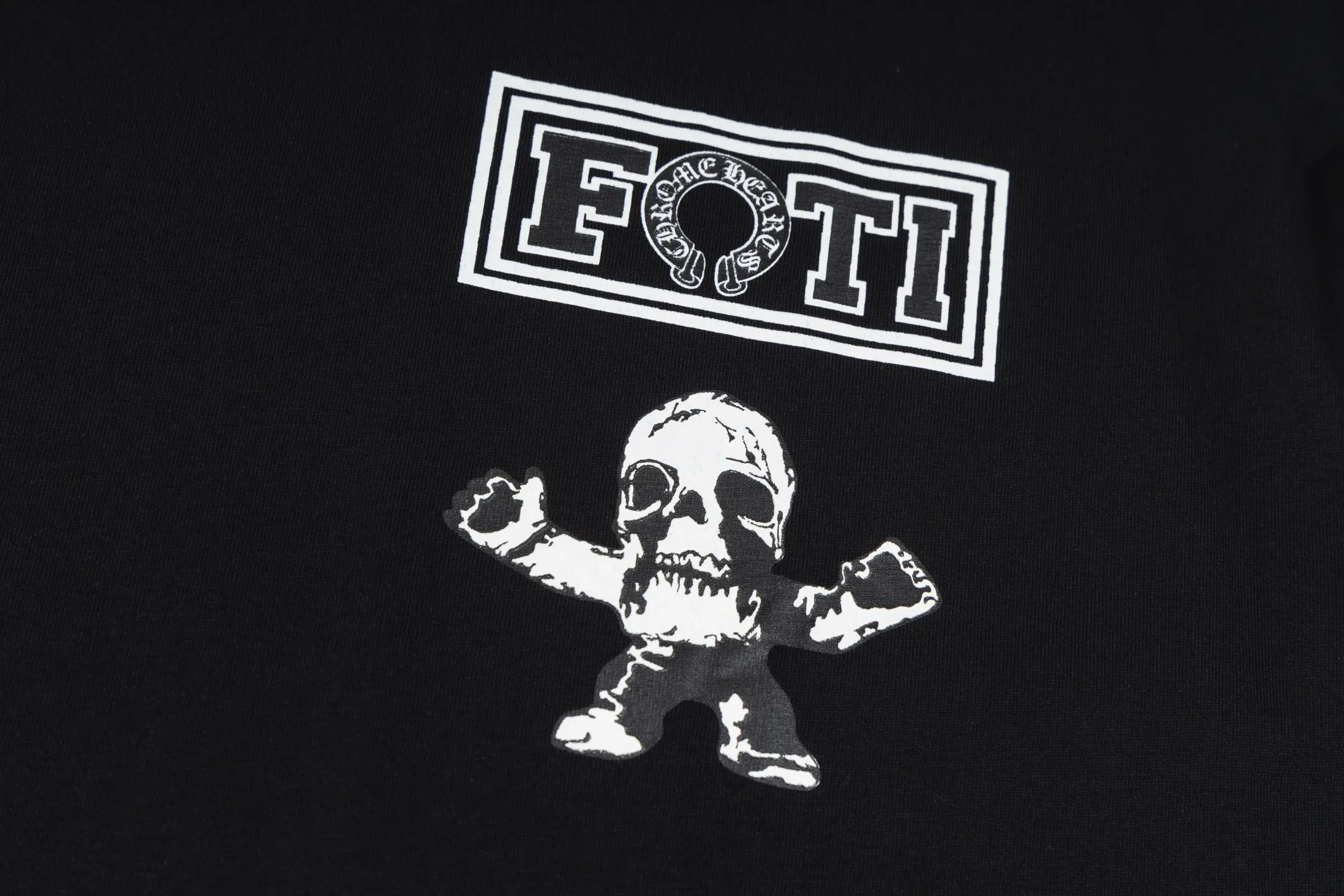 🅿️340 [Exclusive supply] CH Croix Heart Foti Back Skull Long Sleeve. The original version was purchased for 3899 and developed. The fabric is made of 26-woven 220g cotton, and the printing uses thermoset ink to print customized accessories. The overall wiring is straight and delicate, the fabric is comfortable and soft, and the color is consistent without color difference. It can be matched with the same style to create a fashionable look and control various occasions. Customized accessories, complete with three standards, same style for men and women! Size:S/M/L